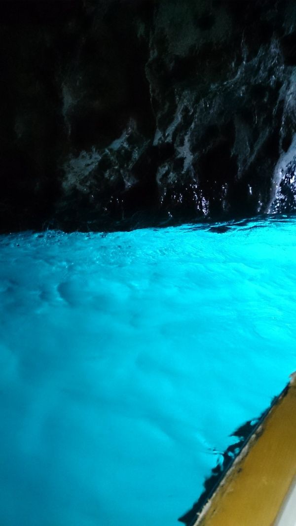イタリア・ローマ「ローマ・パリ新婚旅行」の写真：青の洞窟の内部
絶対見に行くことをオスス...