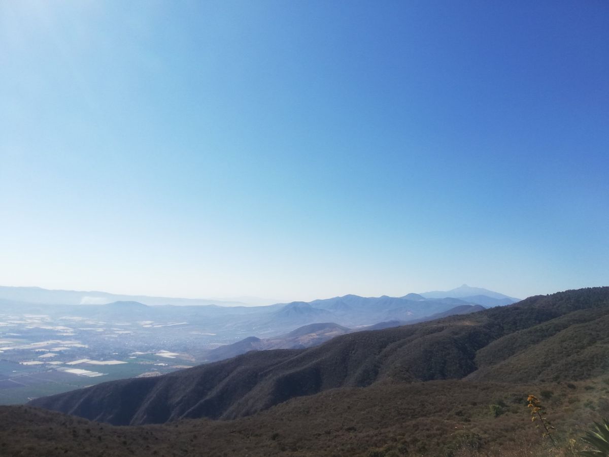 グアダラハラから車で2時間程かけて山間の村タパルパへ。
空気が澄んでいる。...