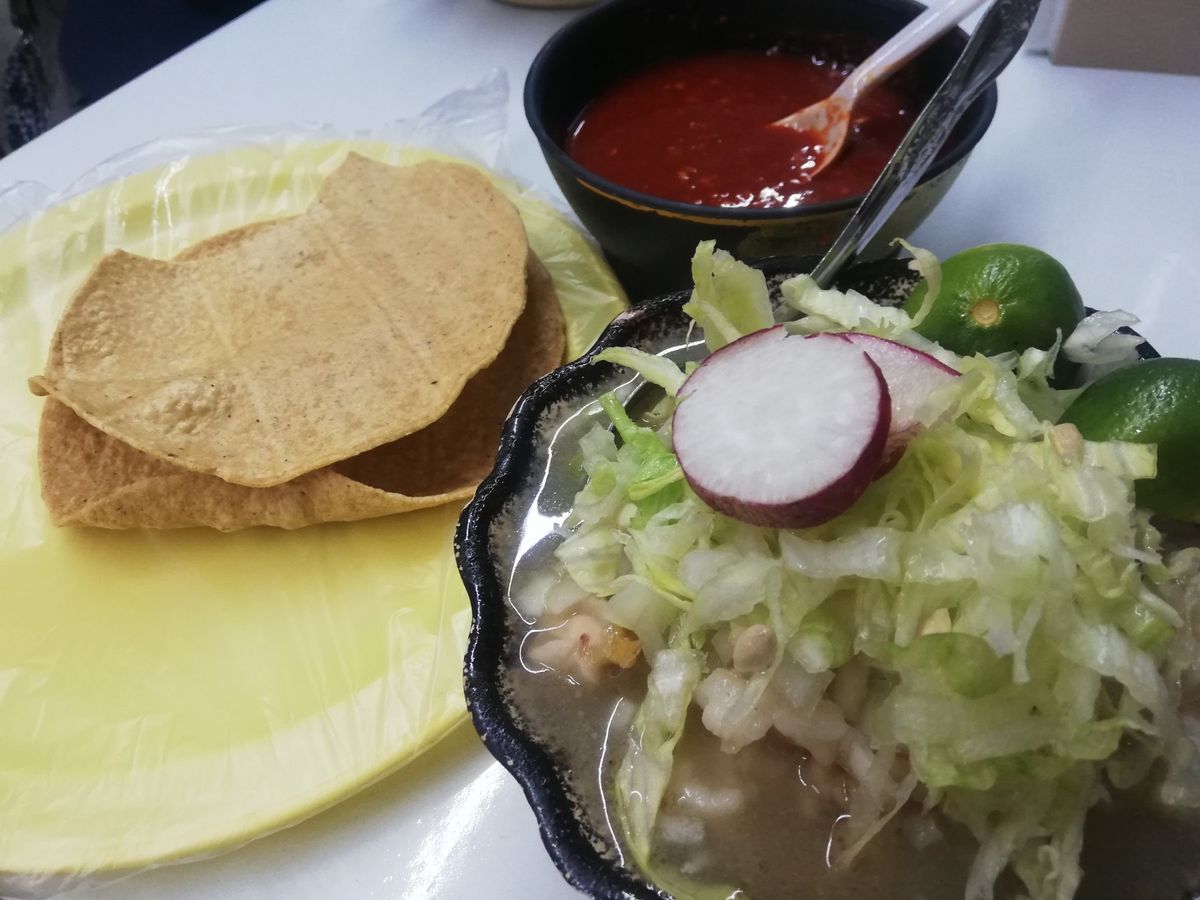 とある日、日中はグアダラハラ中心部を散策。市場でPozoleを食べたあとグ...