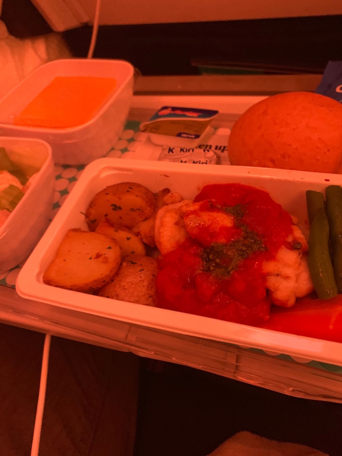 ニュージーランドに向かう機内。
機内食も白ワインもめちゃ美味い。
美しい日...