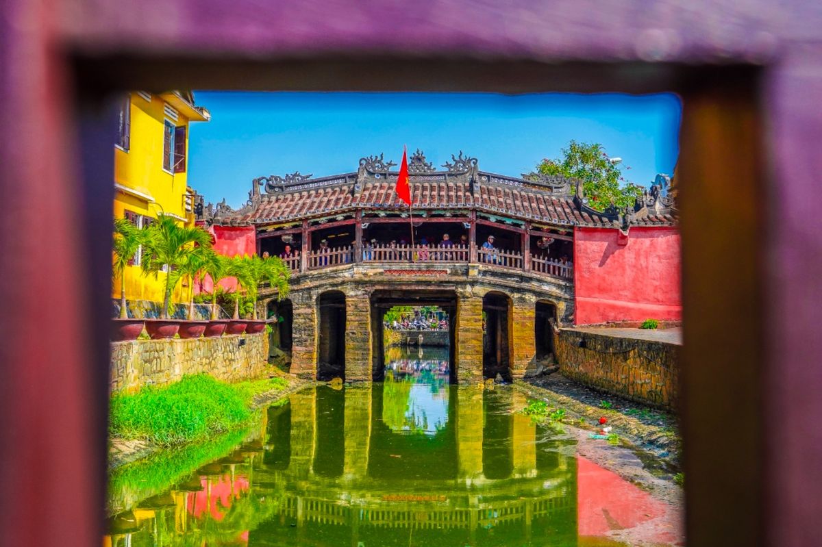 ベトナムのお札に描かれている場所がホイアンにある。それは日本橋（来遠橋）だ...