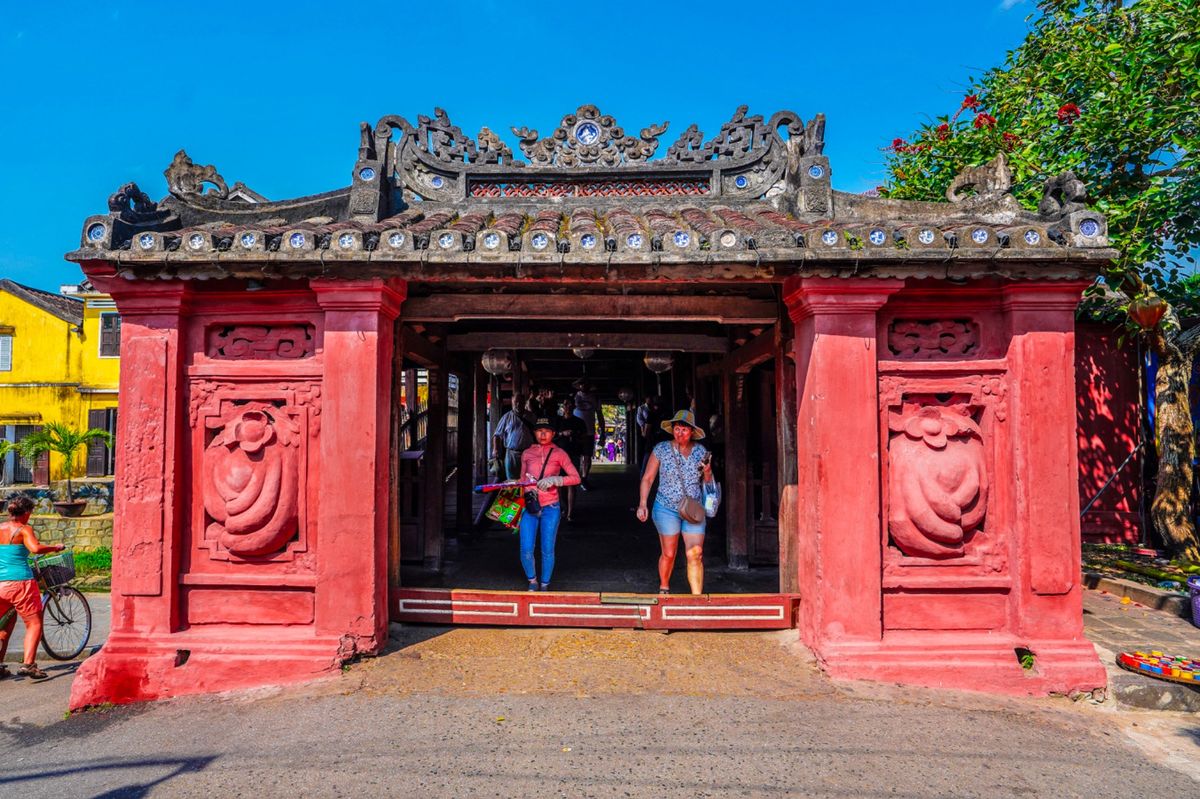 ベトナムのお札に描かれている場所がホイアンにある。それは日本橋（来遠橋）だ...