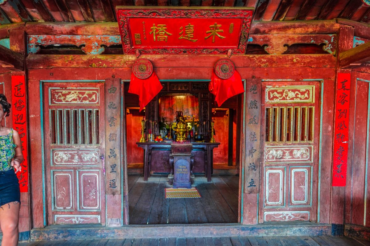 ベトナムのお札に描かれている場所がホイアンにある。それは日本橋（来遠橋）だ...