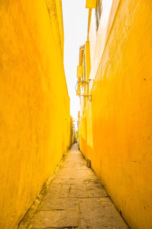 ベトナム・ダナン「ベトナム　ダナン・ホイアン」の写真：ふとした路地裏。黄色い壁。ベトナム世界遺...