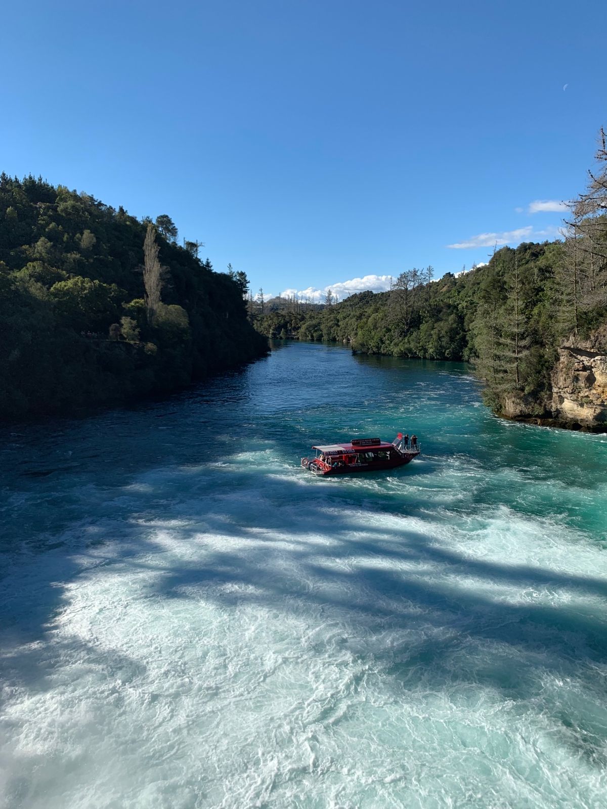 フカ滝。
圧巻の水の量。
ラフティングとかしてみたいけど一回投げ出されたら...