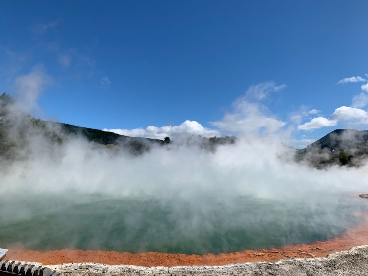 ロトルア、ワイオータプ。
自然感やばない？水の色もやばい。