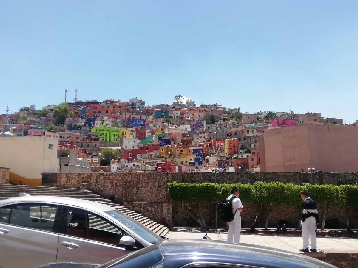 カラフルな街並みからメキシコ一綺麗とも言われる世界遺産の街グアナファト。ピ...