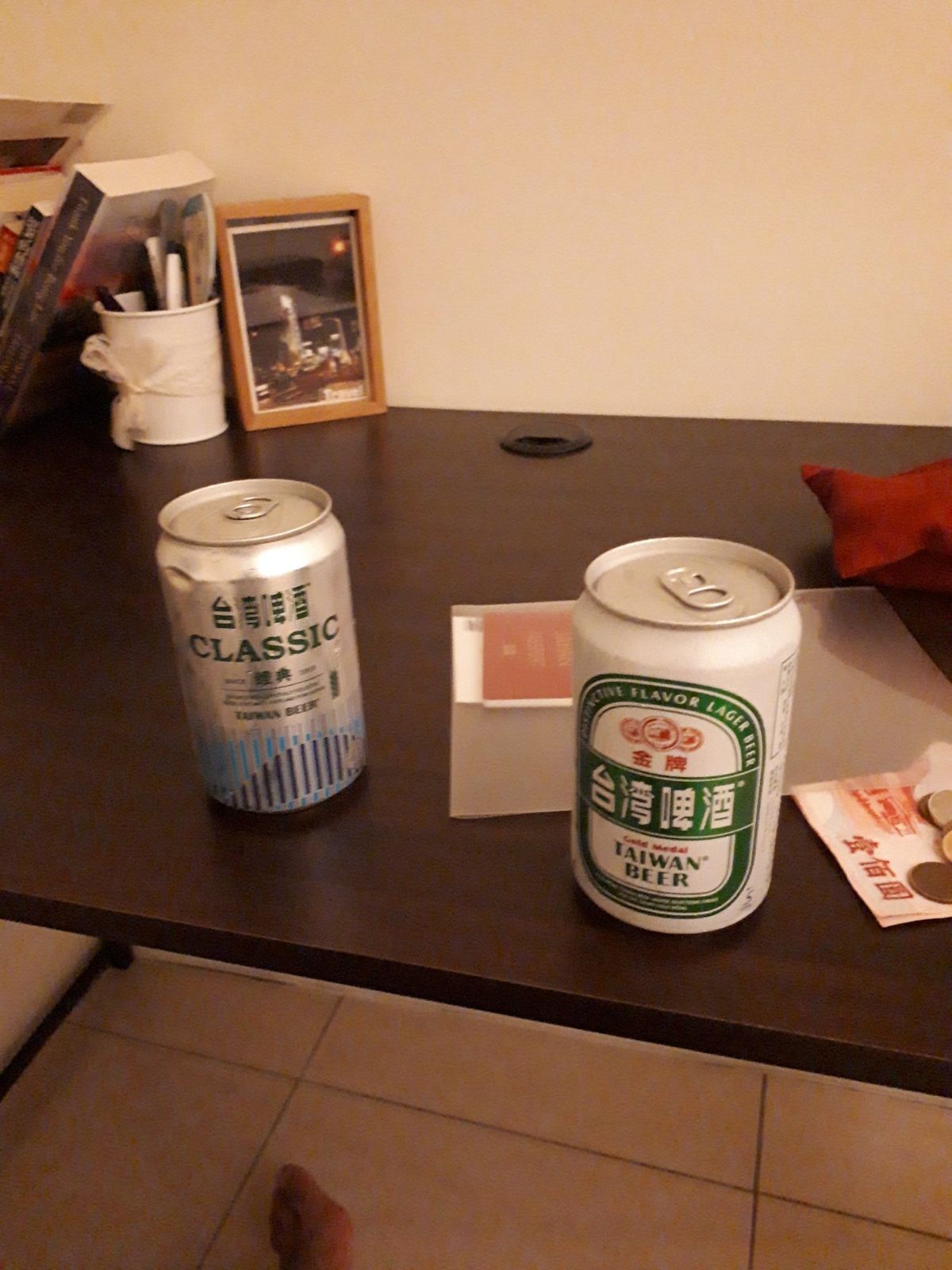 台湾ついたら泊まる予定の地域がめっちゃ自動車工場とかの荒々しい感じの地域で...