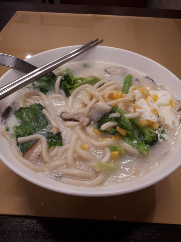 台湾・台北「台湾一人合宿」の写真：あー腹減ったなんか食べよ！今日は昨日のフ...