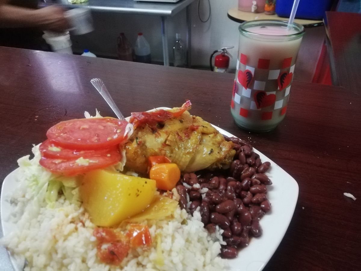 軍隊を持たず、教育や自然保護に力を入れており、国民の幸福度も常に世界トップ...