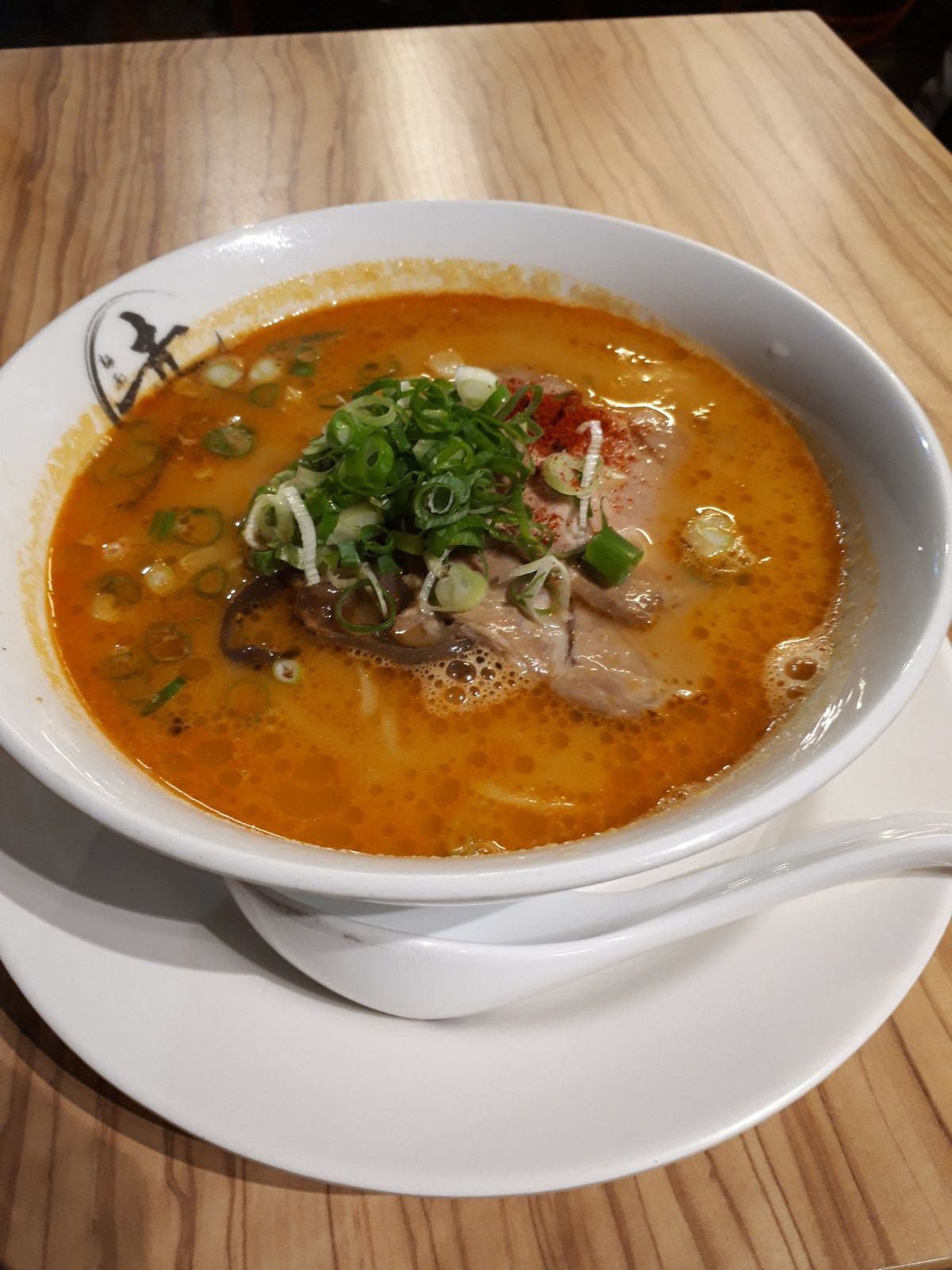 今日は何となく日本式の屋台ラーメン食べてみた。スープは結構美味しかったけど...