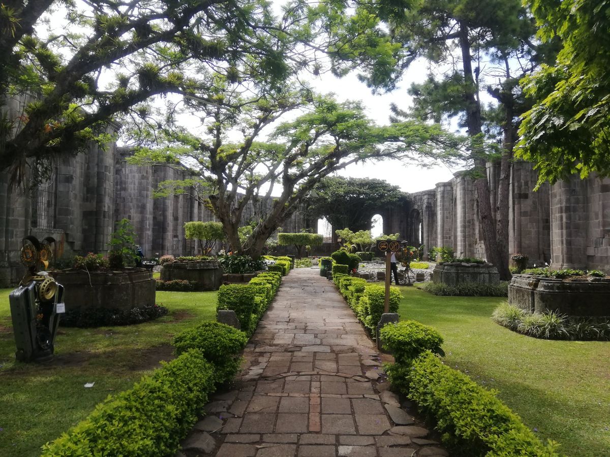 コスタリカの旧都カルタゴ。20世紀初頭の大地震によって上部が崩れた建物の跡...