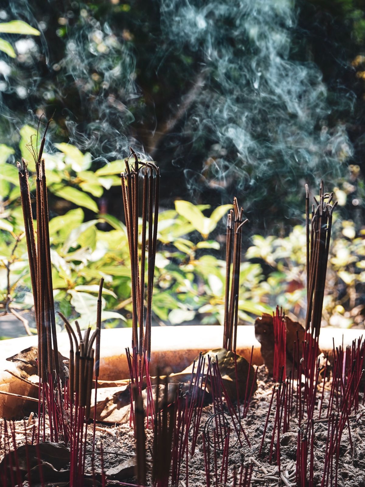 息を切らし階段を上る。龍がいて、お線香が焚いてあり、塔もあった。しかし孫悟...