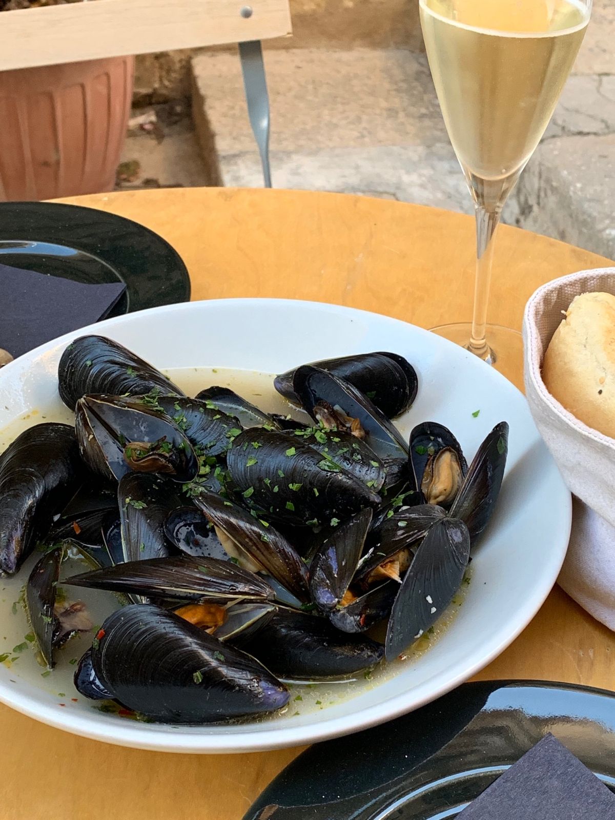 スターター店員さんに頼んだらビックサイズきた笑でも美味い。一人旅の宿命。
...