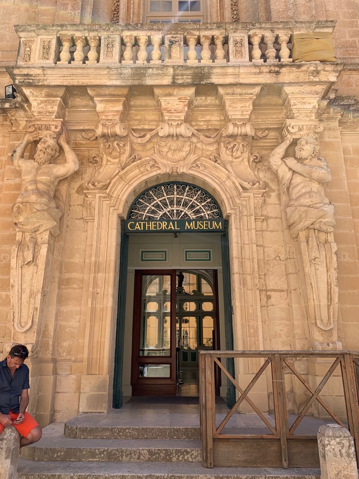 古都イムディーナ。タイムスリップしたかの様な街。ところでミュージアムがあっ...