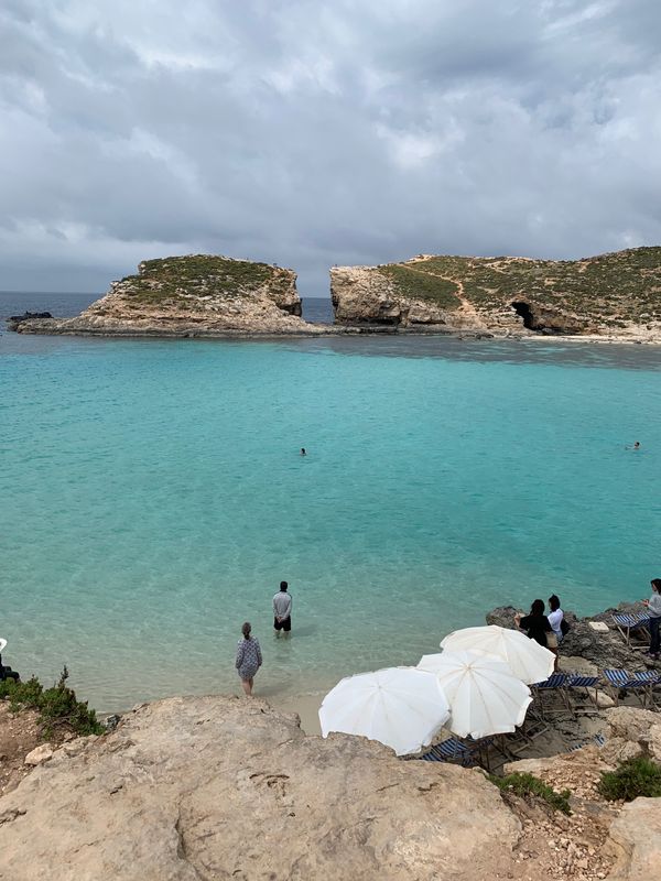 マルタ「マルタ島一人旅」の写真:コミノ島のブルーラグーン。ものすごくきれ...