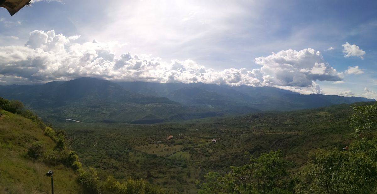 コロンビアの中北部に位置するボヤカ、サンタンデルの両州を訪れた。赤道付近に...