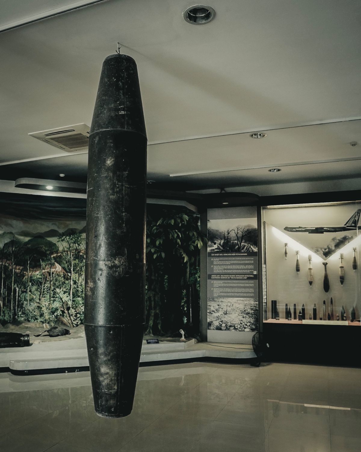 鳩尾の辺りが締め付けられる。ダナン博物館はダナンの歴史資料が数多く展示され...