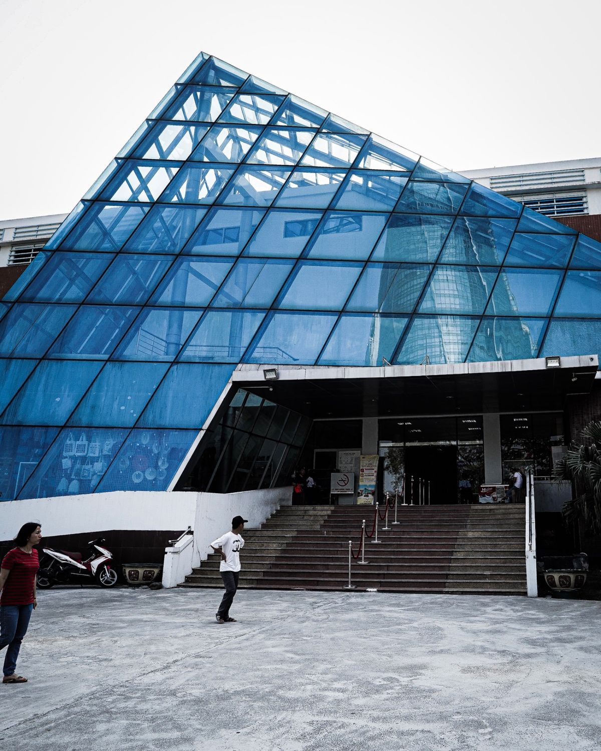 鳩尾の辺りが締め付けられる。ダナン博物館はダナンの歴史資料が数多く展示され...