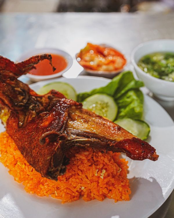 ベトナム・ダナン「ベトナム　ダナン・ホイアン」の写真：‪隣には少し太った少年とその両親が座って...