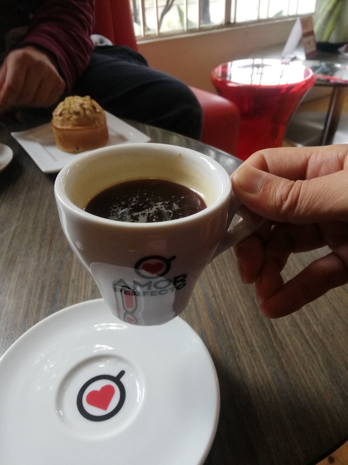 気まぐれで宿を変えたら、そこで友人とバッタリ遭遇。旅をしていると時々こうい...