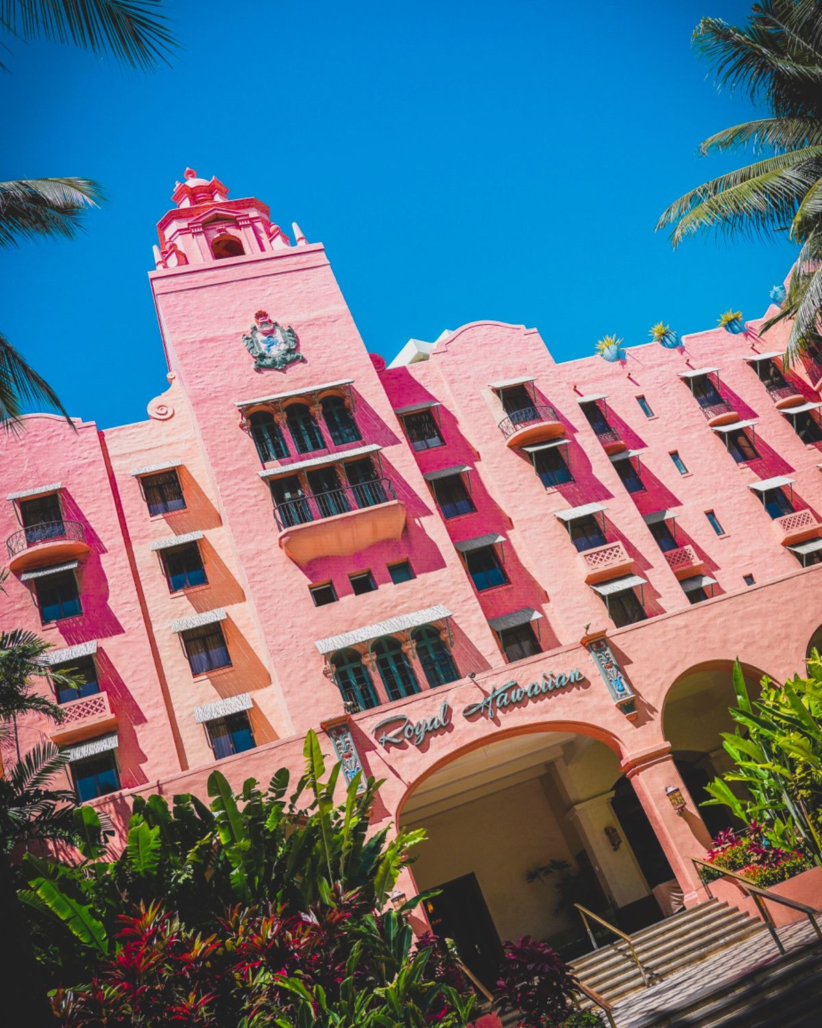 「ピンクホテルへ」

ハワイに到着後タクシーでロイヤルハワイアンホテルに向...