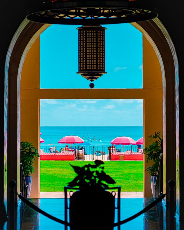 アメリカ(米国)・ハワイ「ハワイ家族旅行」の写真：ロイヤルハワイアンホテルに入って右を向く...