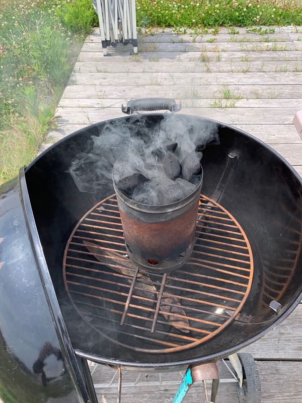 日本・千葉「ワイルドビーチ木更津と農業公園ぽんぽこ村」の写真：はじめての炭の入れ。着火材で簡単についた。