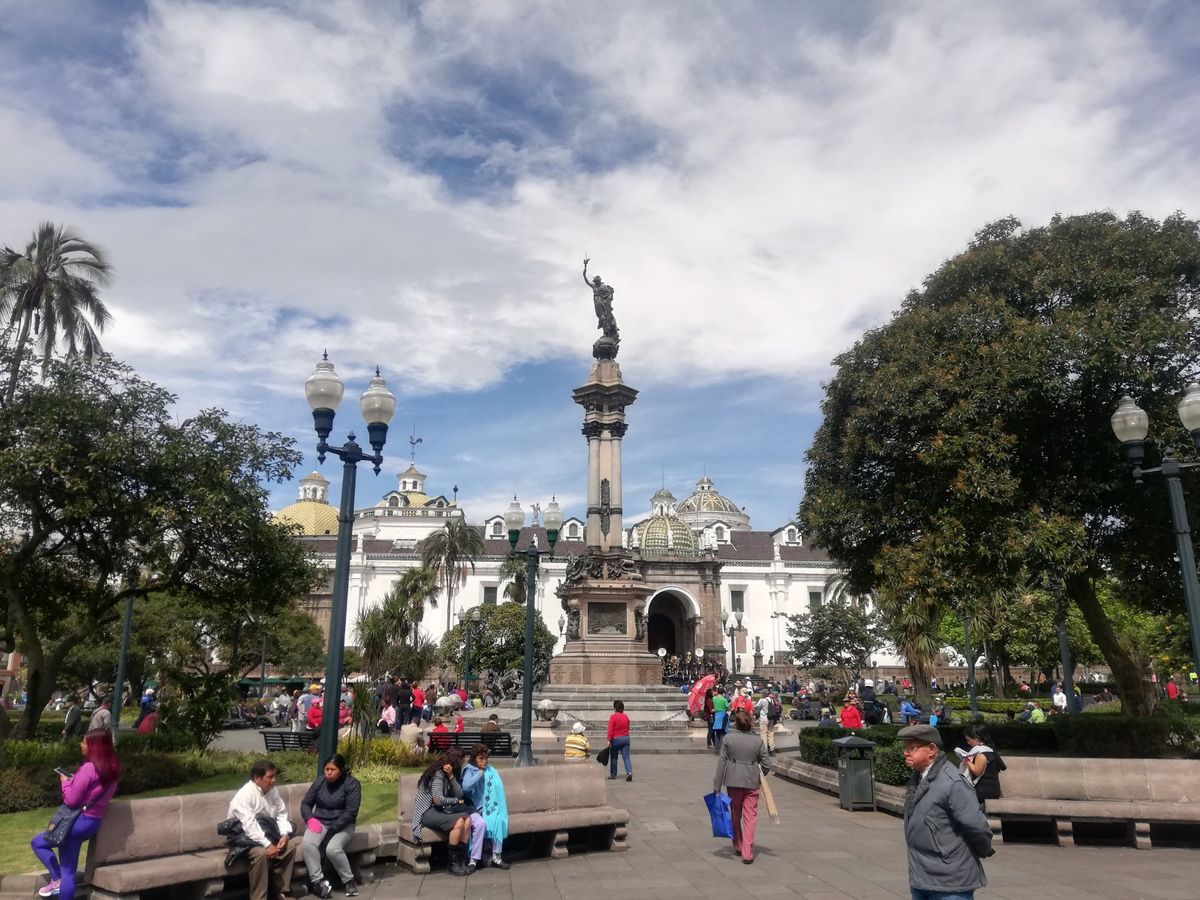 エクアドルと言えば、の赤道記念碑。この記念碑が実は赤道上からずれているとい...