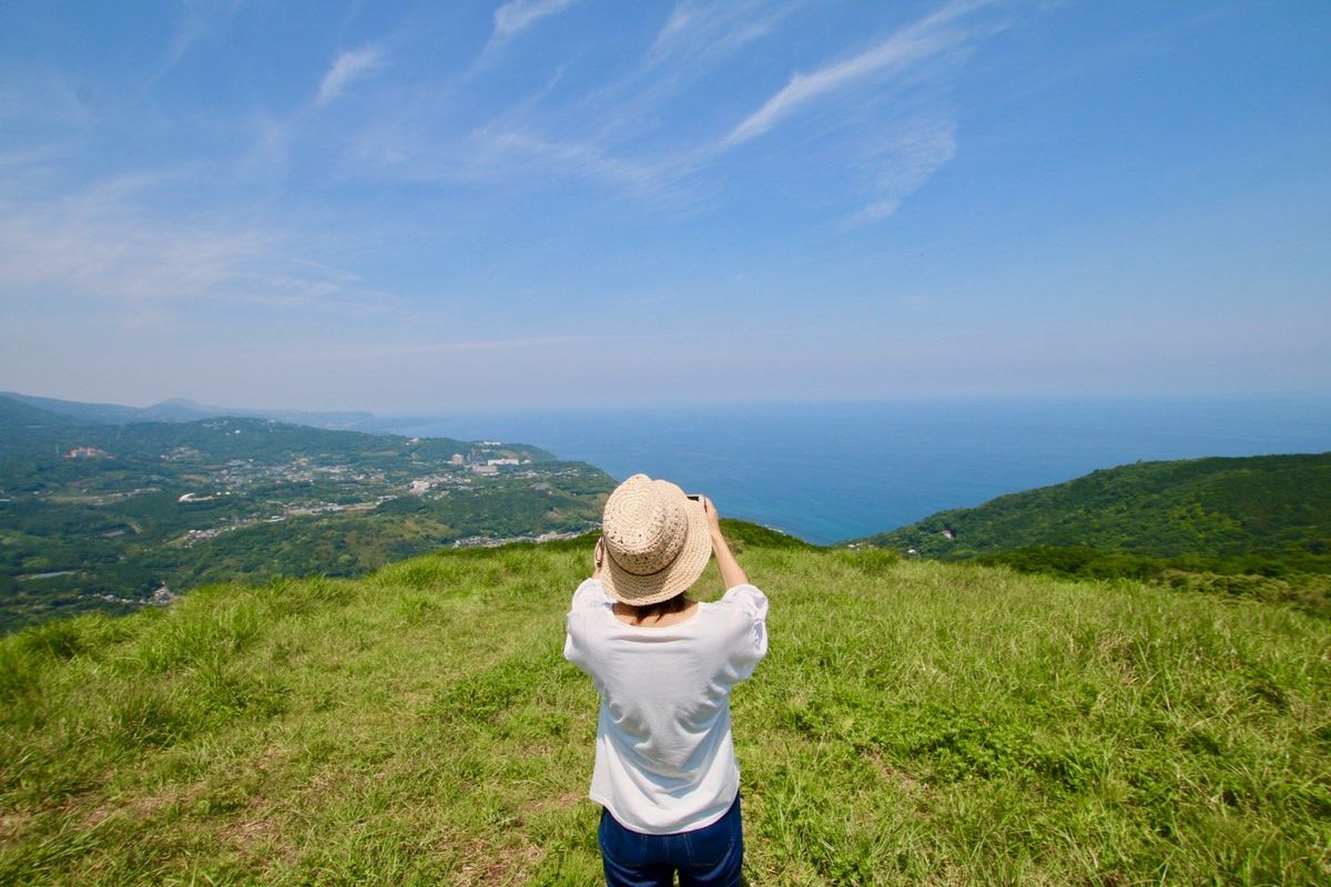 東伊豆町風力発電所広場は、あいみょん「ハルノヒ」のロケ地のひとつ。伊東から...