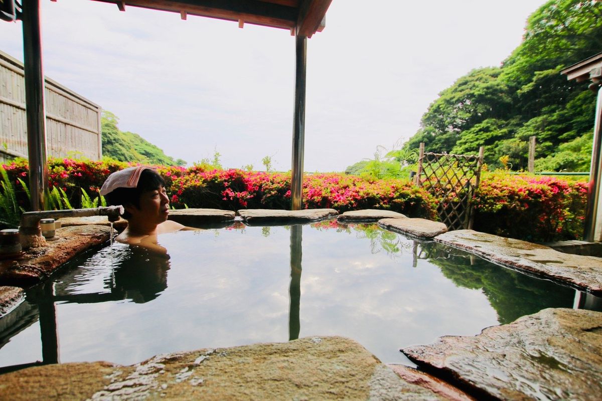 全室源泉かけ流しの露天風呂がついた旅館「いさり火」さんからは海を見ながら温...