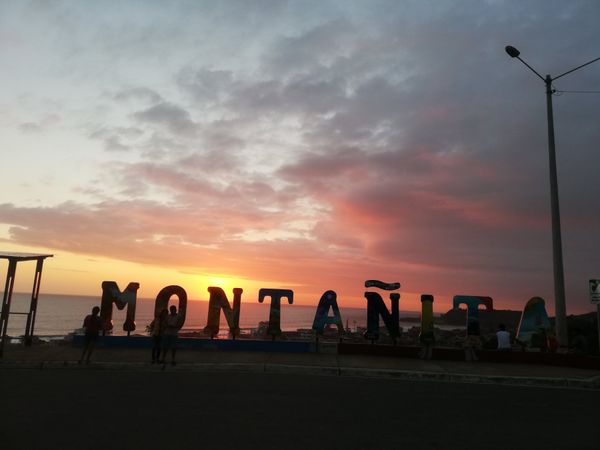 エクアドル・Quito「中南米放浪記 2019 🇪🇨」の写真：パーティタウン、モンタニータ。どことなく...