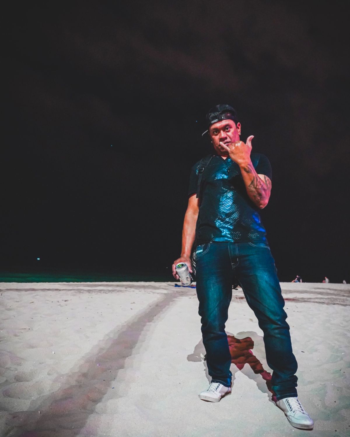 「Hey You!!（ねえねえ！）」

「え？な、なになに？？」

「Hm...