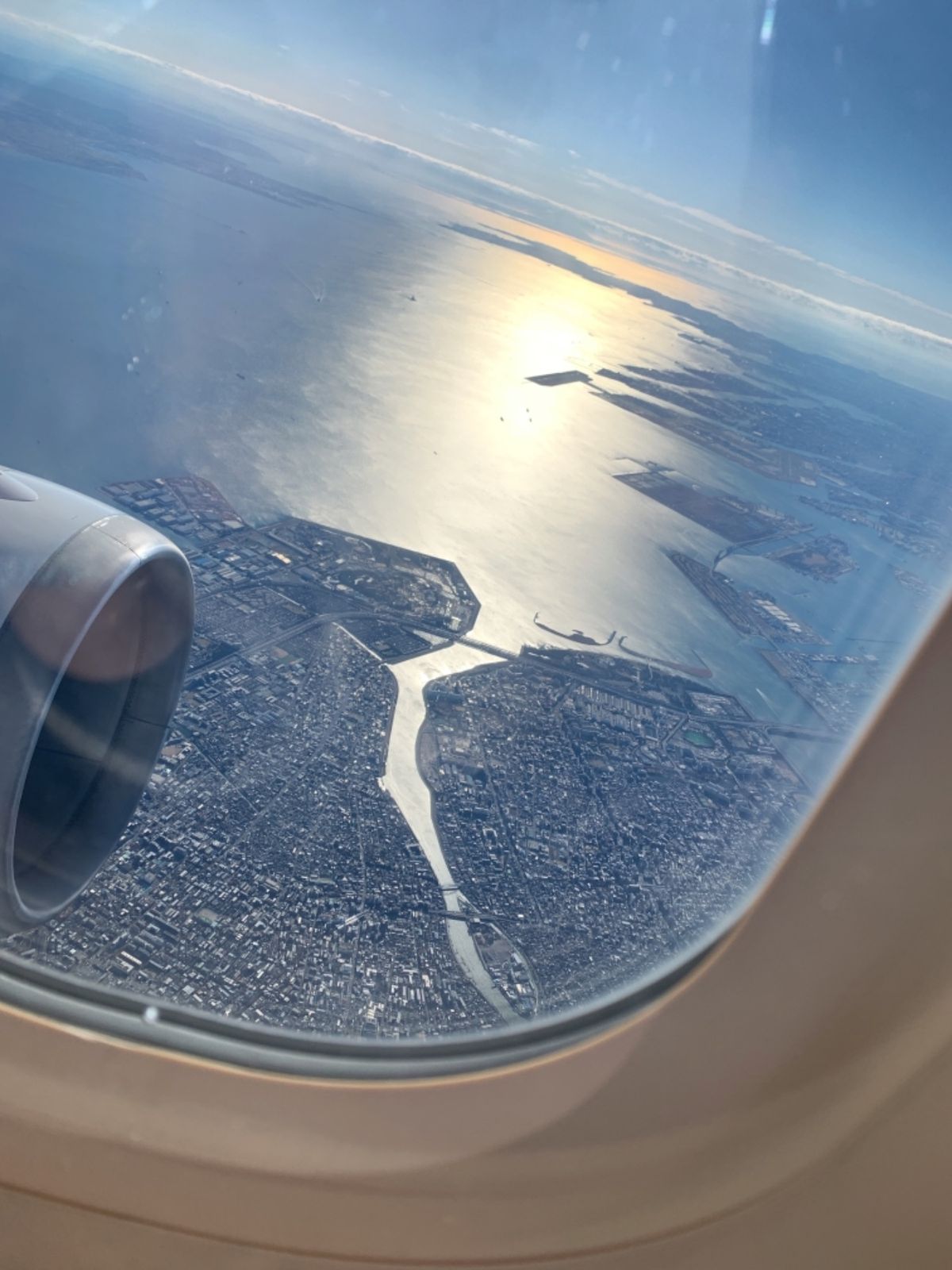 羽田から鳥取へ行く場合、繁忙期だとおそらく搭乗口までバスで向かいます。
...