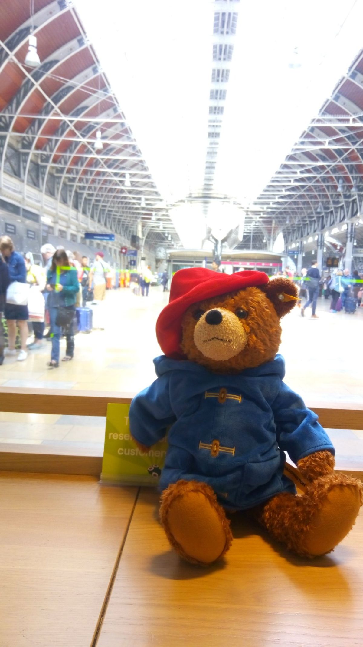 🎥映画「パディントン」🎬で使われたパディントン駅へ。
あぁ、この景色、見覚...