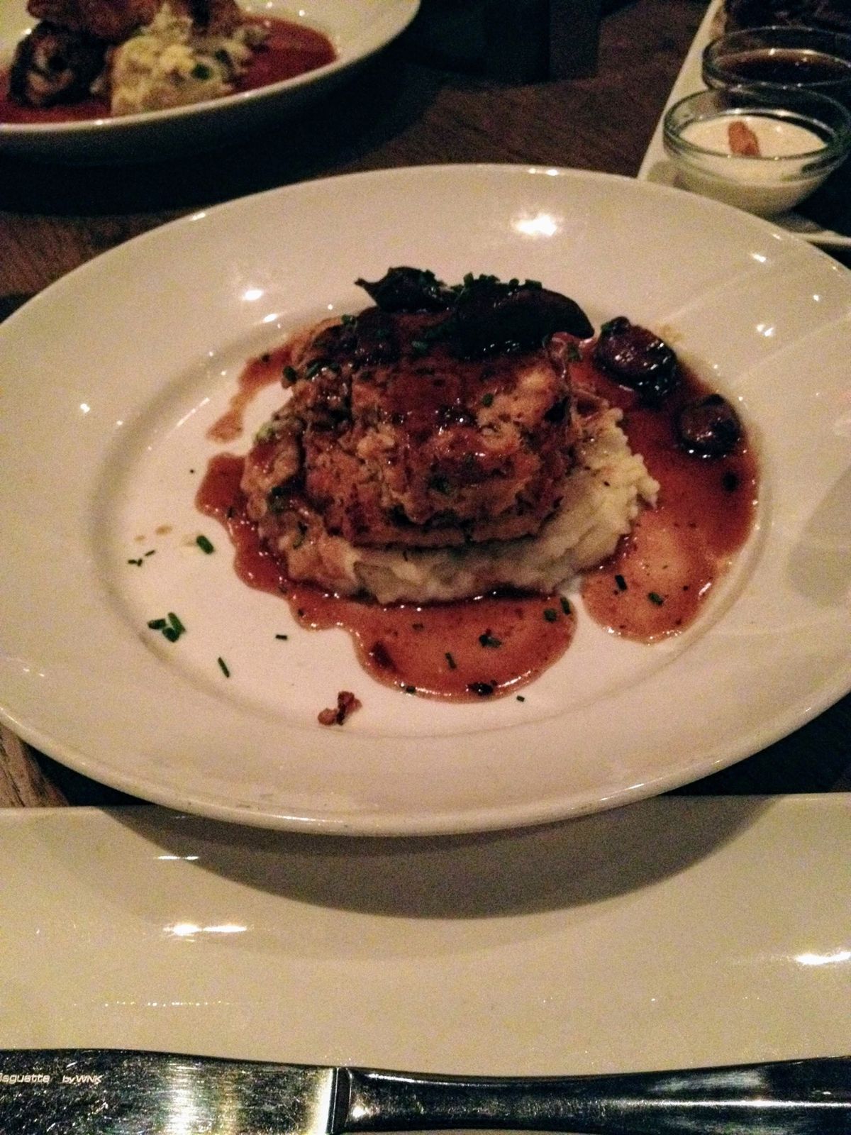 クラシックなホテルでした。
ごはんは外食してマッシュポテトらしきもの。