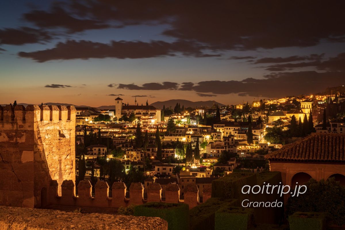 グラナダの世界遺産アルハンブラ宮殿からアルバイシン地区を見おろす。

レコ...