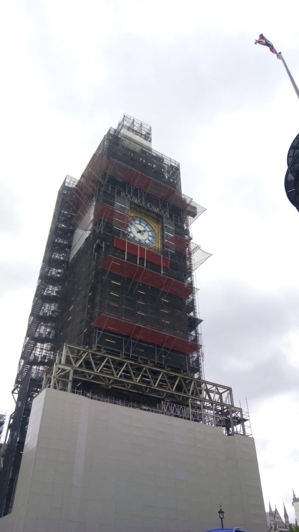 イギリス(英国)・ロンドン「ロンドン映画ロケ地巡りの旅」の写真：ちなみに時計の一部は、見える様に配慮され...