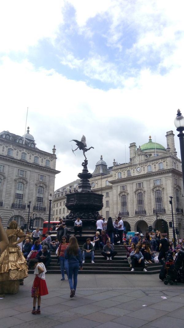 イギリス(英国)・ロンドン「ロンドン映画ロケ地巡りの旅」の写真：ピカデリーサーカスは、映画「ハリー・ポッ...