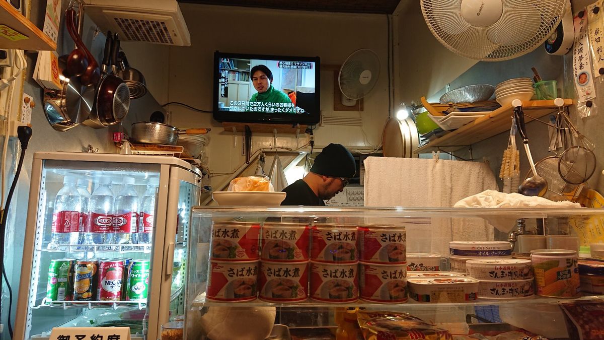 夜の第一牧志公設市場付近。色々な店をはしごして飲むのが楽しい。せんべろ。