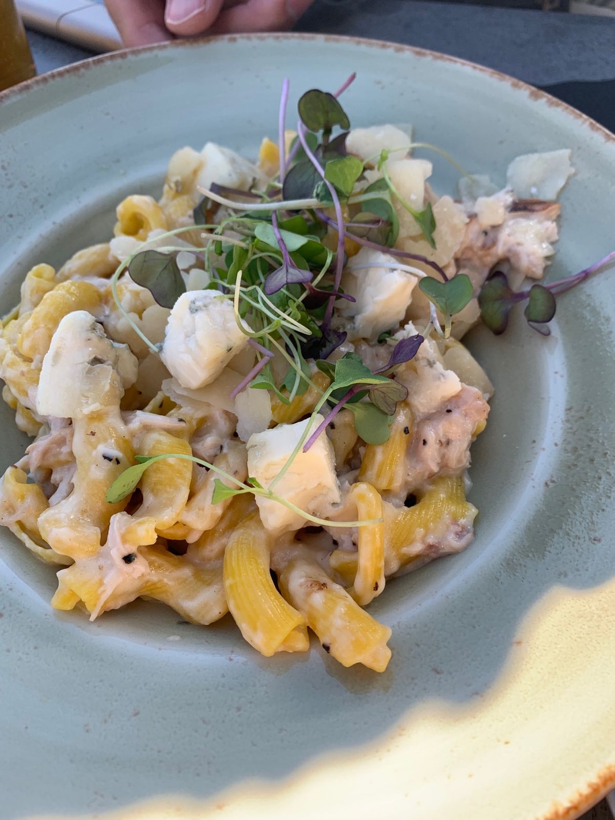 ホテルの近くにあった適当なイタリアンで夜ごはん。ポルチーニ茸のリゾットが私...