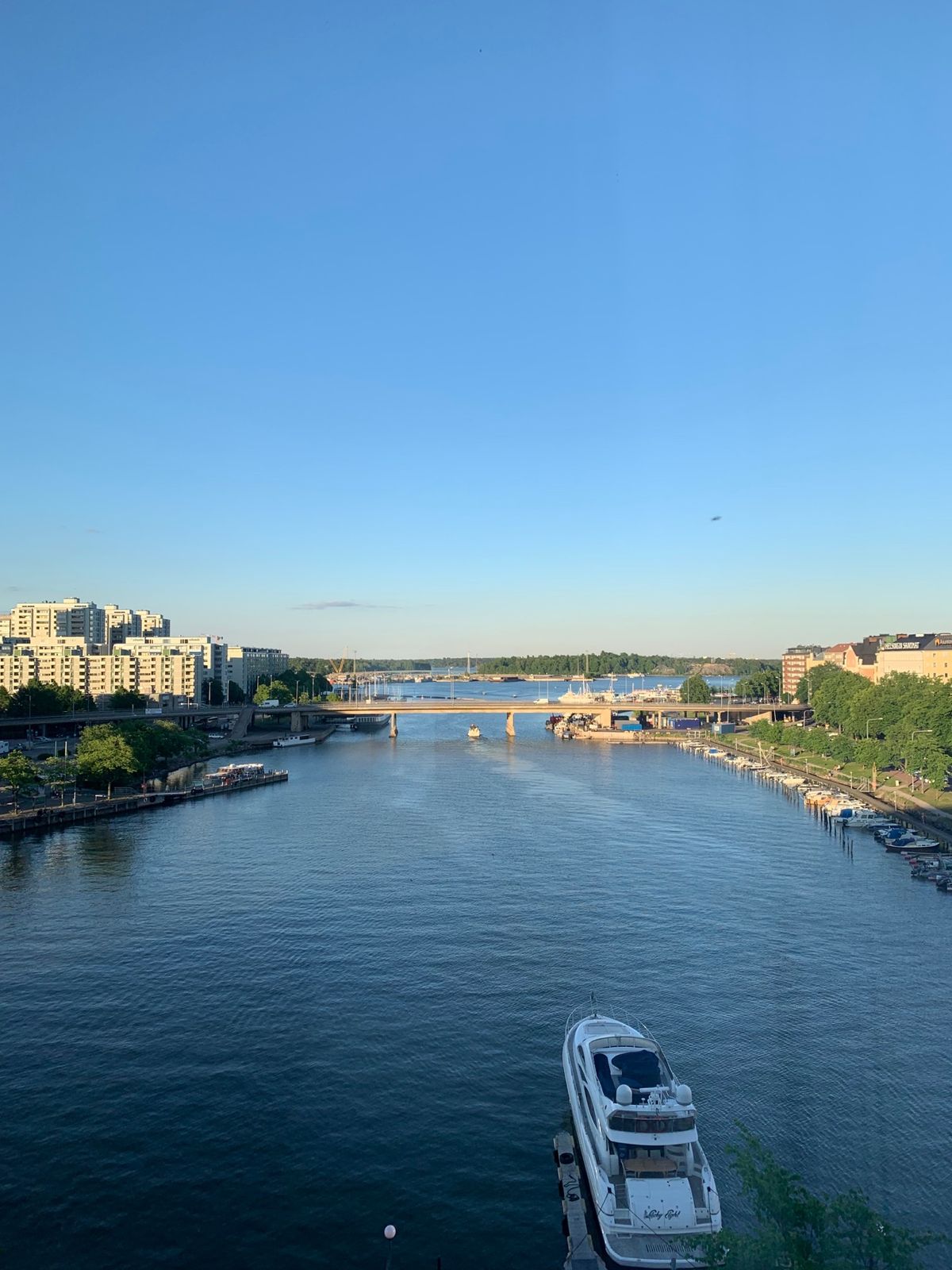 ホテルの近くにあった適当なイタリアンで夜ごはん。ポルチーニ茸のリゾットが私...