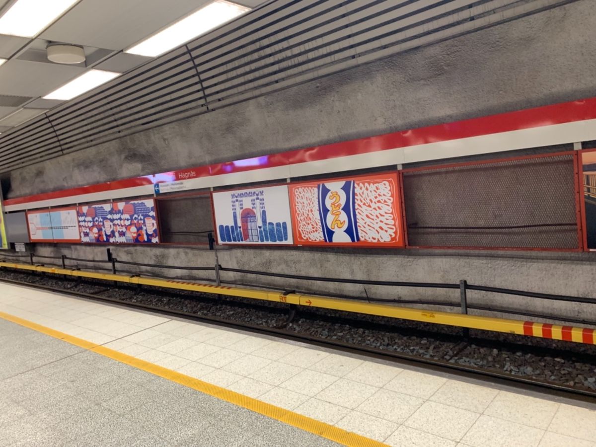 電車はこんな感じでした。
うどん……？笑
改札がなくてこれでいいのかと不安...