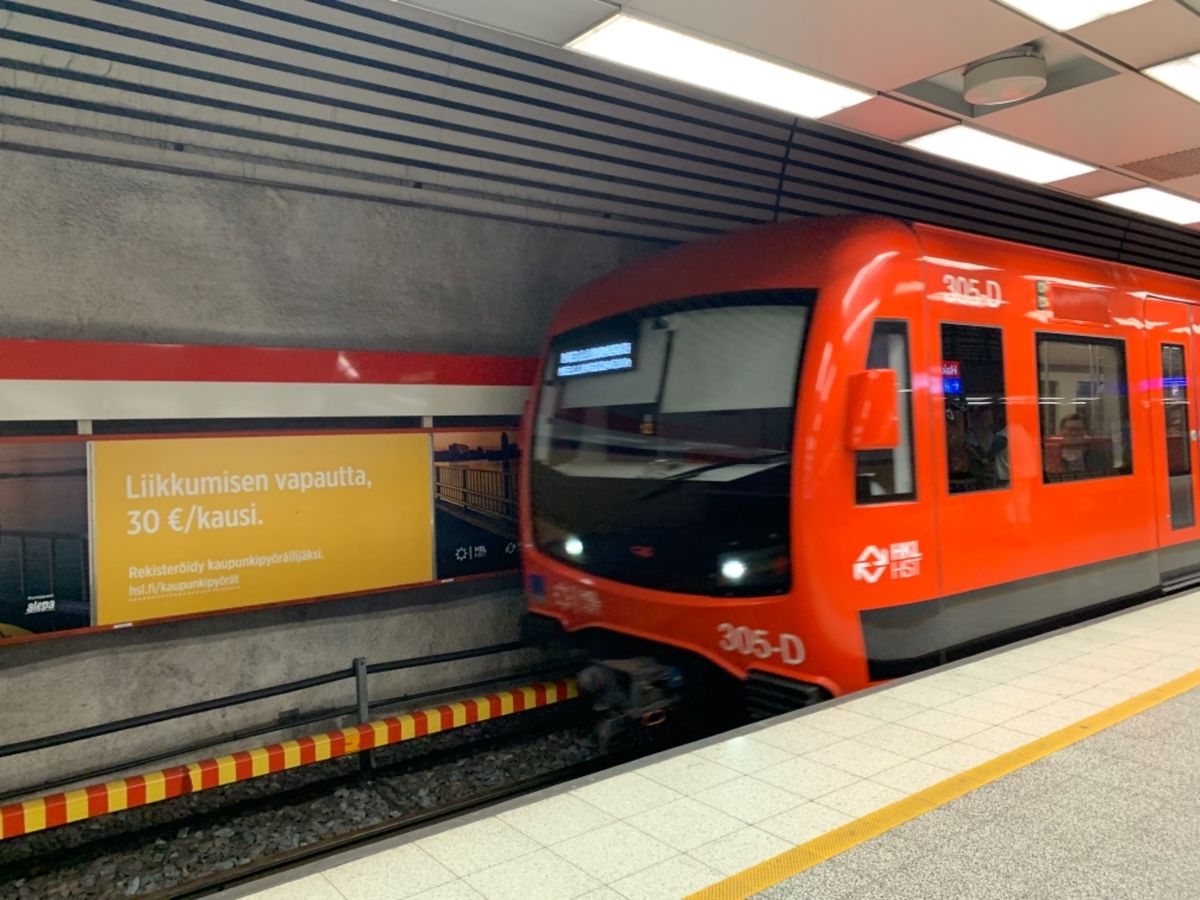 電車はこんな感じでした。
うどん……？笑
改札がなくてこれでいいのかと不安...