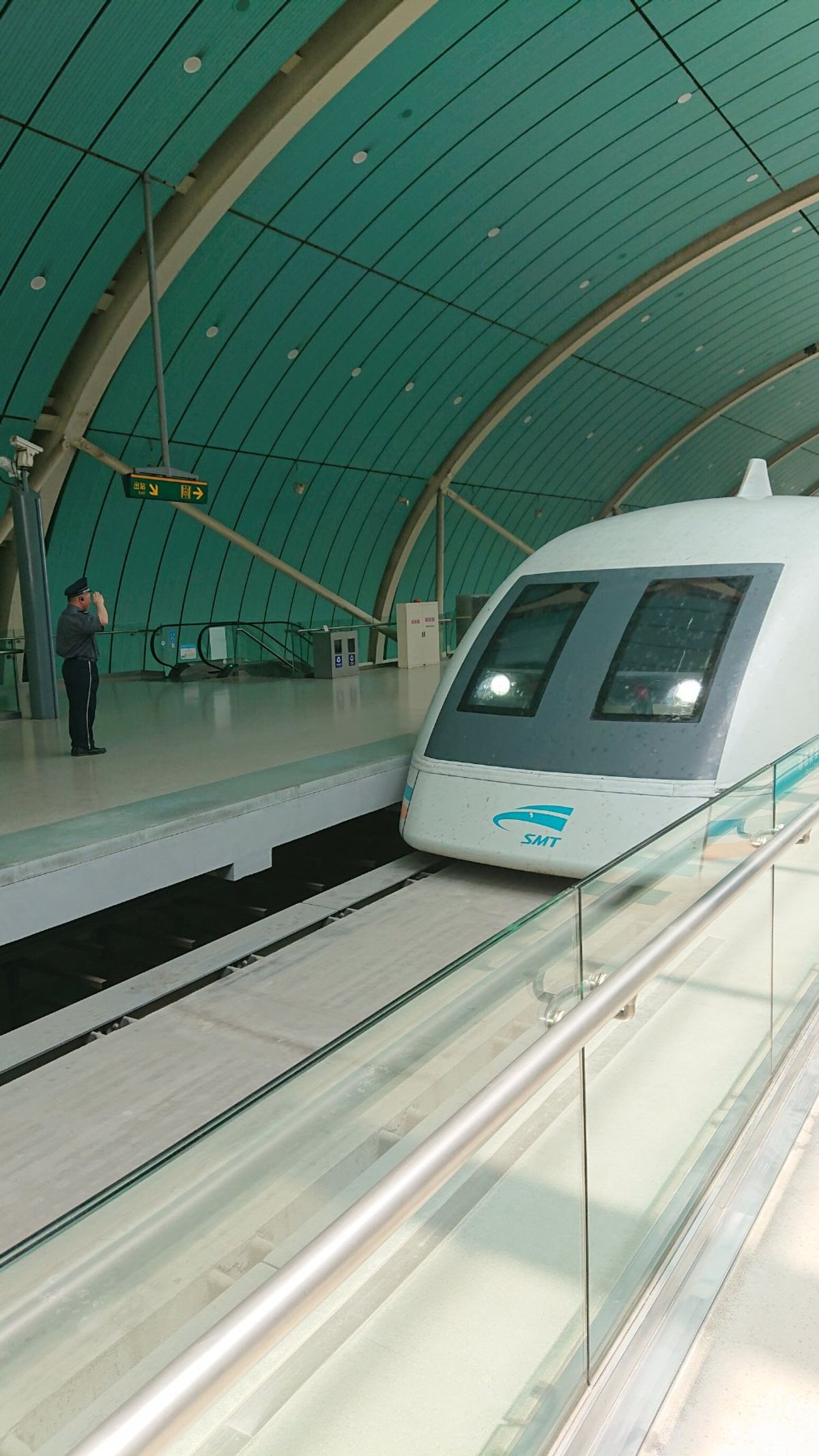 上海リニアモーターカー
残念ながら３００キロまでしか出ないやつでした。