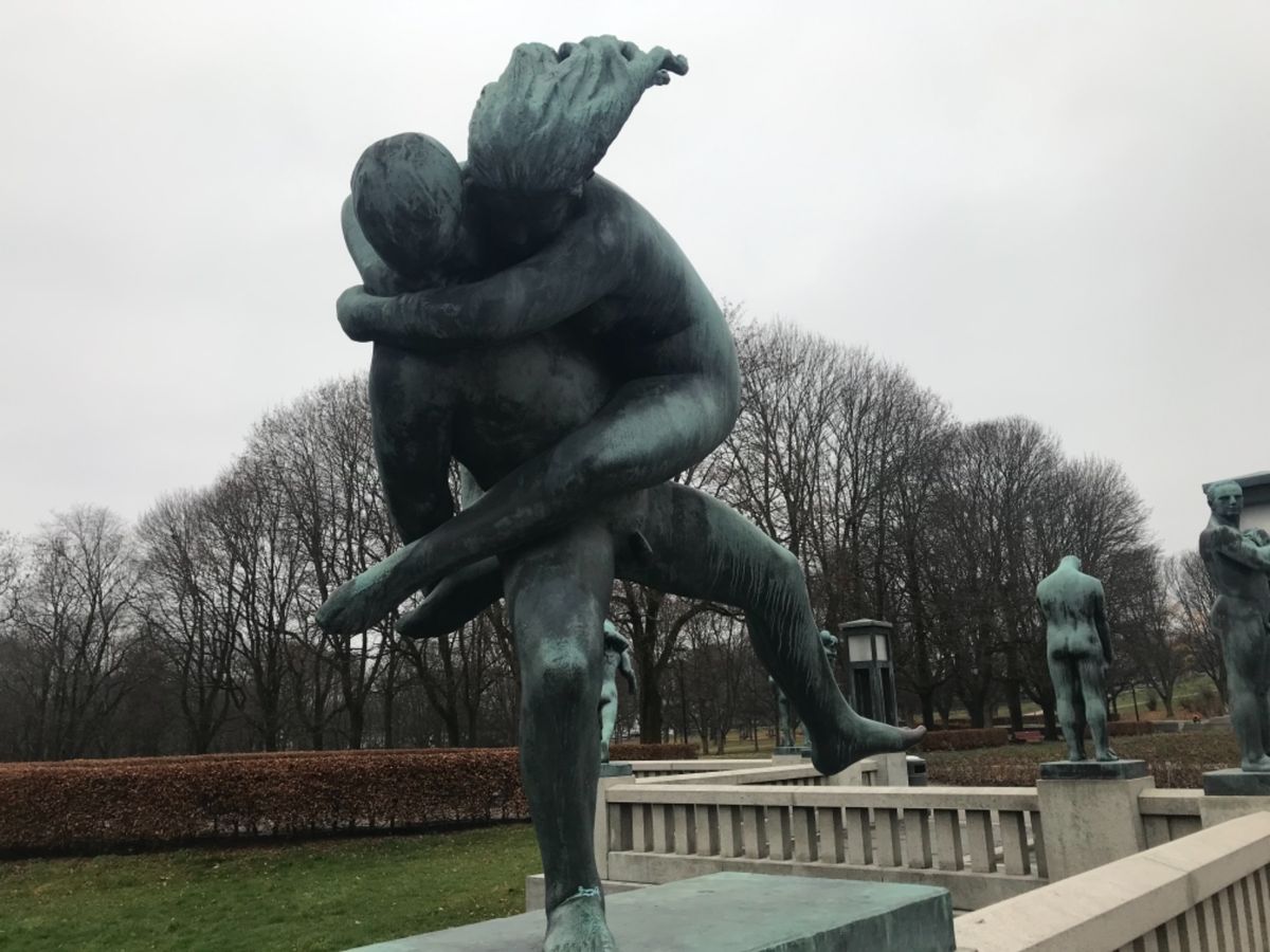 オスロで1番行きたかったヴィーゲラン彫刻公園。有名なおこりんぼう。期待を裏...