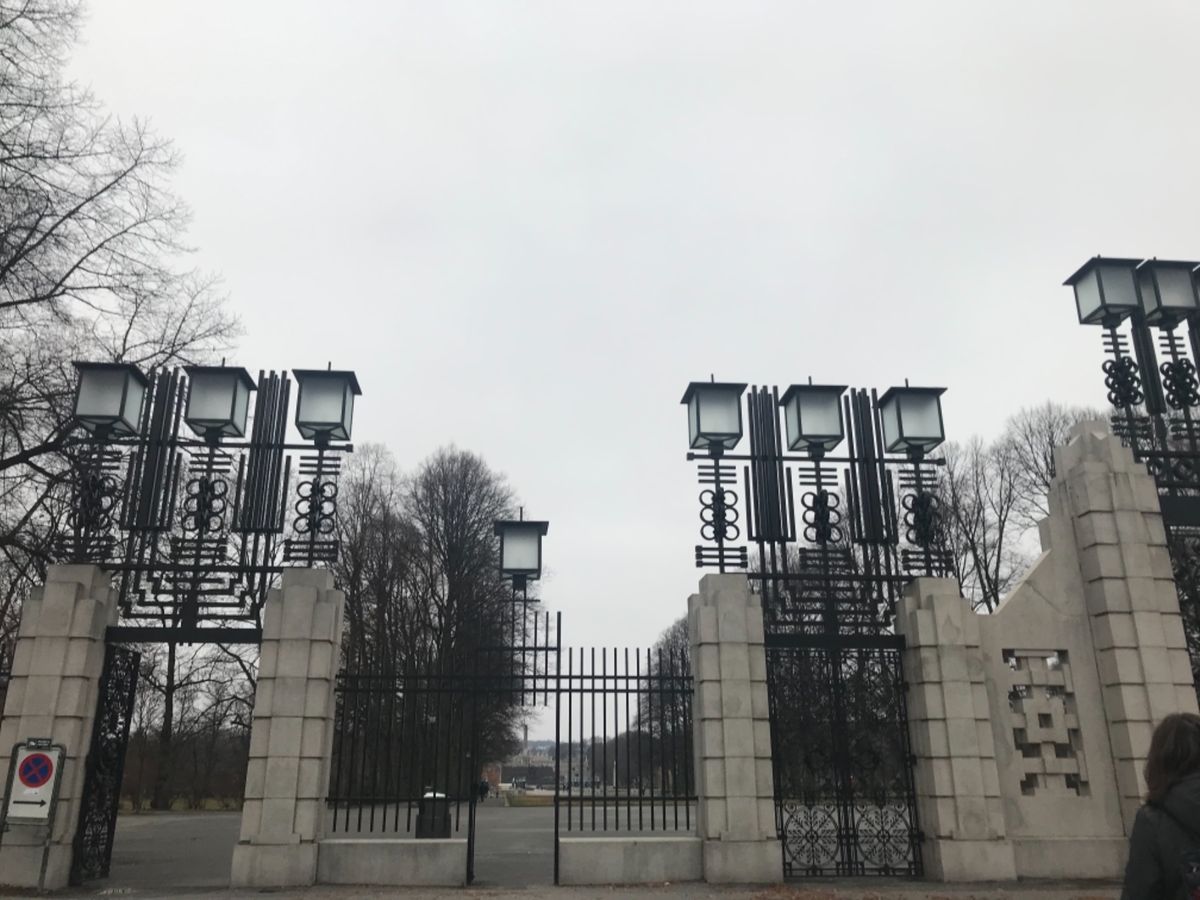オスロで1番行きたかったヴィーゲラン彫刻公園。有名なおこりんぼう。期待を裏...