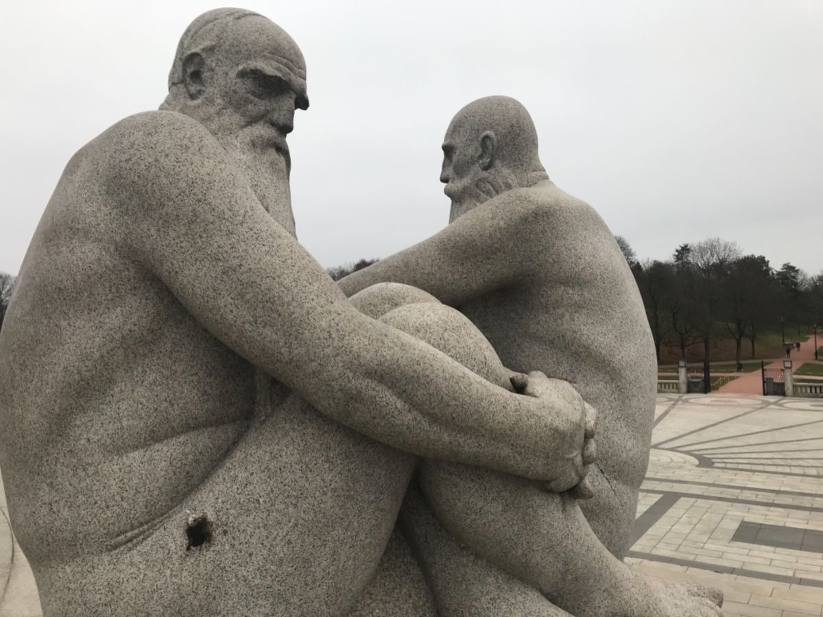 ヴィーゲラン彫刻公園。気になる彫刻いっぱい！ツボすぎる。公園内のカフェも雰...