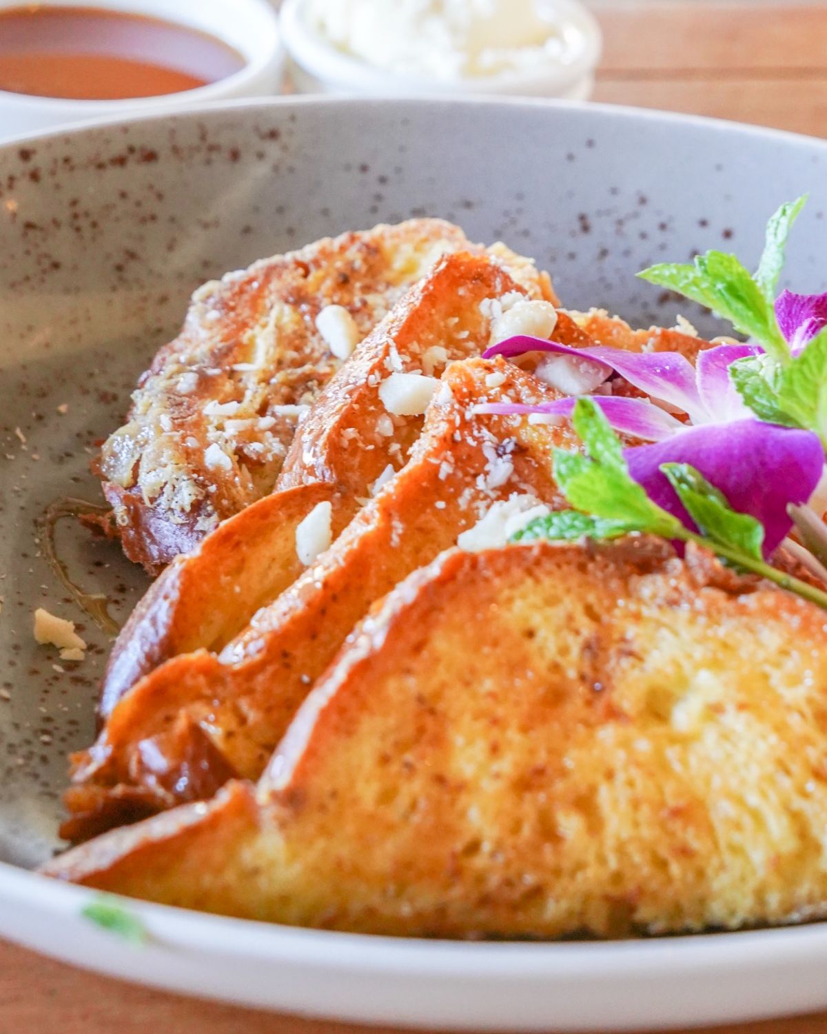 朝食はラ・ヒキ・キッチン

アサイーボウル風ギリシャヨーグルト
クロワッサ...