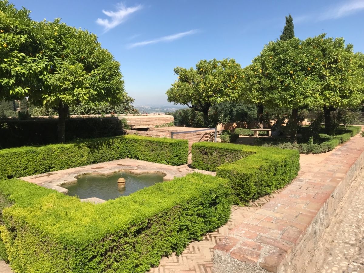 アルハンブラ宮殿庭園内。庭園だけで1時間ほど見学にかかります。